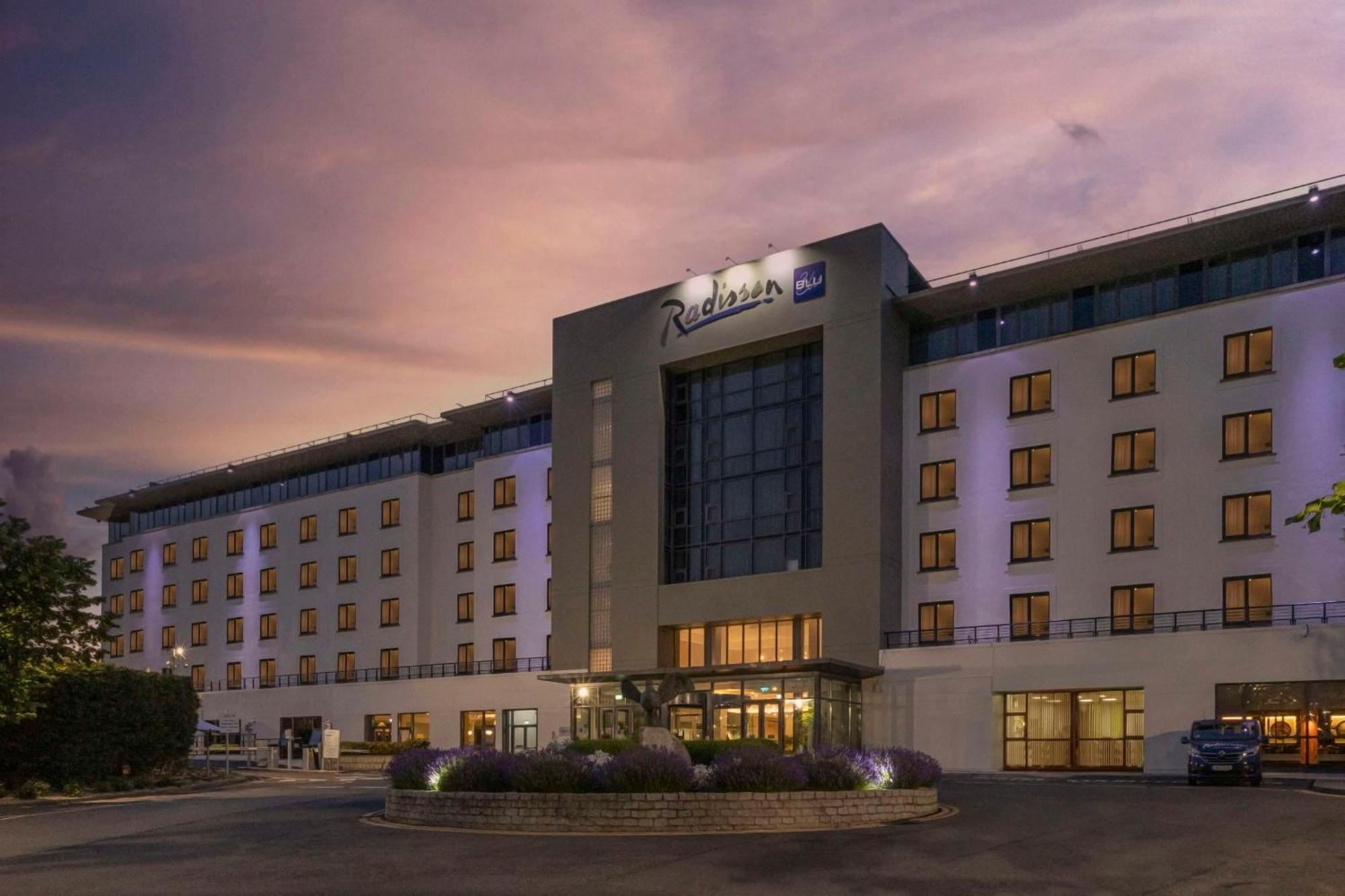 Radisson Blu Hotel Dublin Airport Cloghran Esterno foto