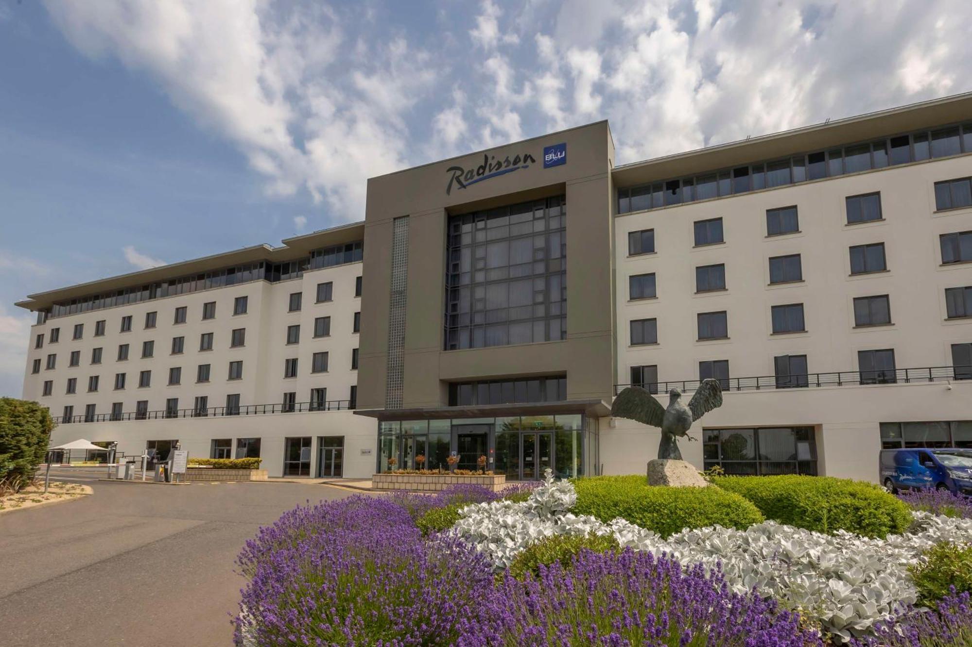 Radisson Blu Hotel Dublin Airport Cloghran Esterno foto